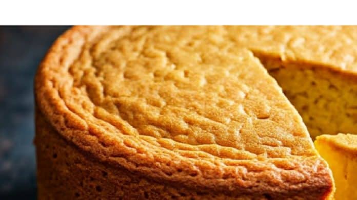 Bolo de milho cremoso com poucos ingredientes: é assim que faz na roça